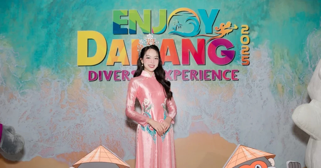 Thanh Thuy in traditional ao dai