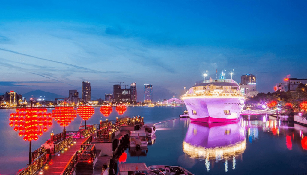 The Love Bridge shimmering at night