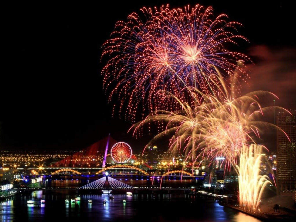 Tran Thi Ly Bridge—high angle, full-river view